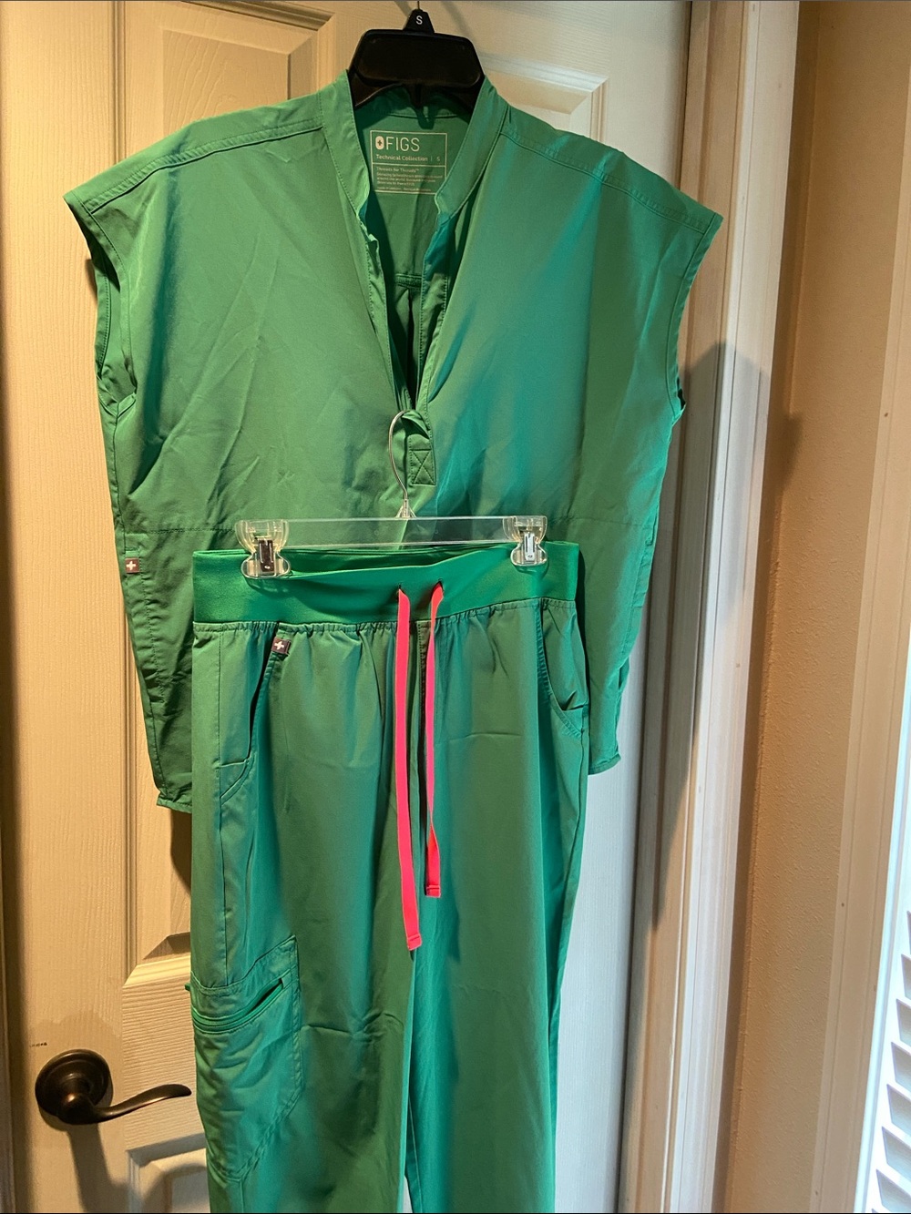 Figs Women's Scrub Set in Safety Green top small bottoms medium